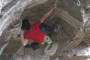 Adam Ondra in der Flatanger Cave/Norway