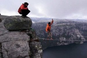 Highline in Norwegen: Flight of the Frenchies